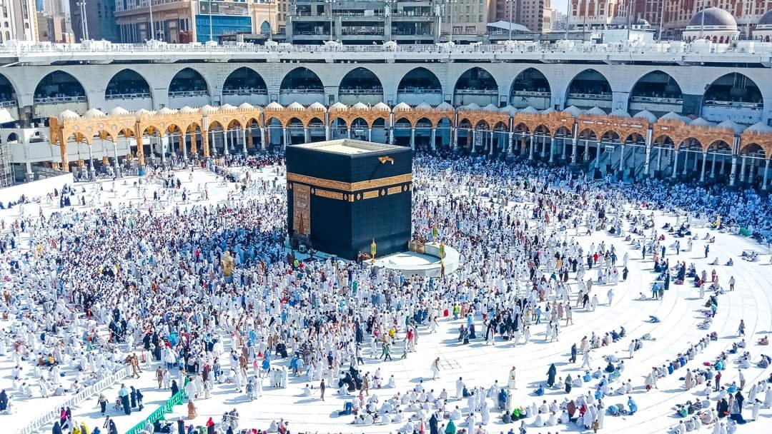 MAKKAH,SAUDI ARABIA;April 2018,View of pilgrims in front of the Masjidil Haram