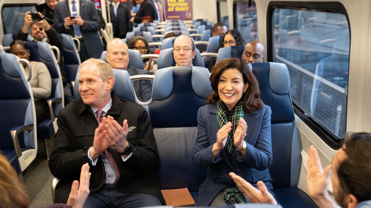 hochul_janno_lirr012523officeofgovkathyhochul_02022023.jpeg