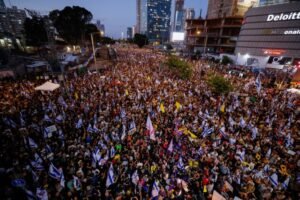 tel-aviv-flooded-with-300-000-protesters-demanding-hostage-deal-800x534